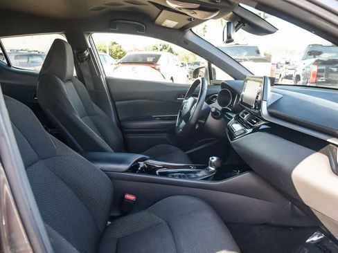 Used 2019 Toyota C-HR XLE FWD image 16