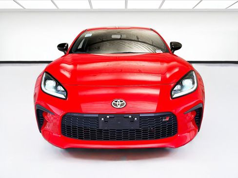 Used 2023 Toyota GR86 Premium w/ ALL Weather Mat Package (TMS) RWD image 2