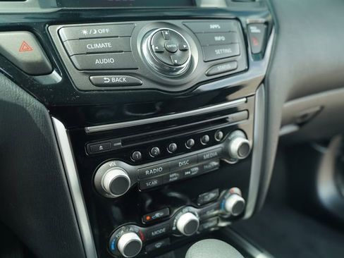 Used 2020 Nissan Pathfinder S AWD/4WD image 31