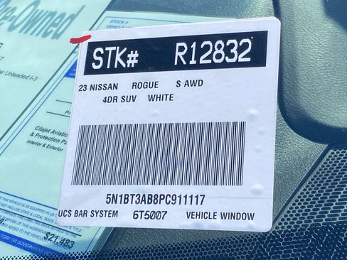 Used 2023 Nissan Rogue S image 31