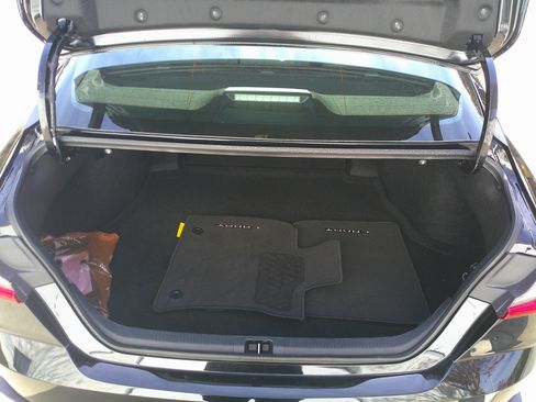 Used 2025 Toyota Camry SE image 36