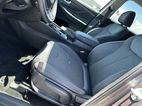 Used 2019 Hyundai Santa Fe SE FWD image 10