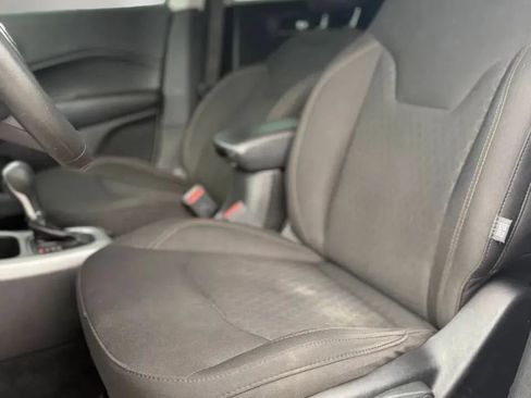 Used 2018 Jeep Compass Sport FWD image 11