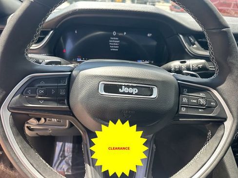 Used 2024 Jeep Grand Cherokee Altitude RWD image 22