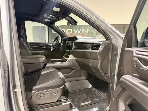 Used 2022 GMC Yukon XL Denali RWD image 14