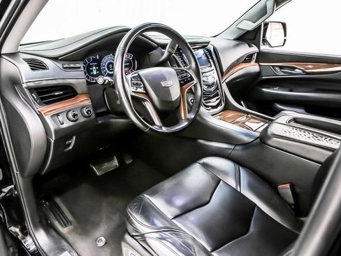 Used 2018 Cadillac Escalade ESV Premium Luxury AWD/4WD image 28