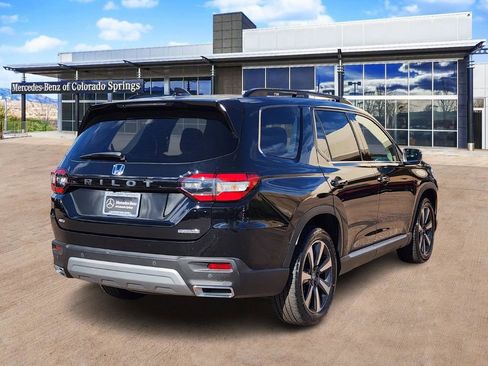 Used 2023 Honda Pilot Touring image 5