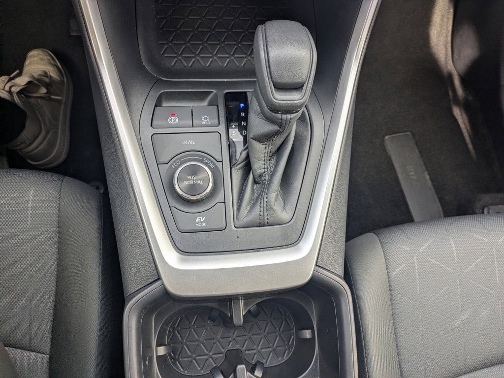 Used 2025 Toyota RAV4 XLE AWD/4WD image 20