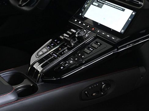 Used 2025 Aston Martin V8 Vantage Coupe image 24