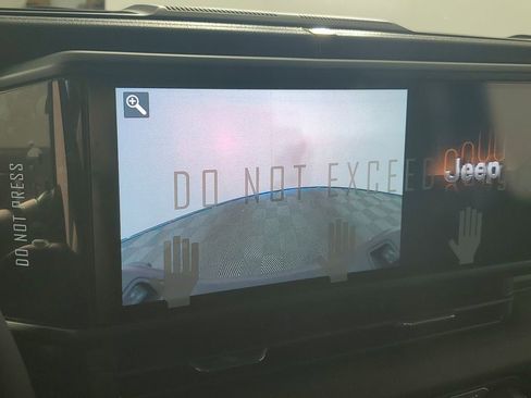 New 2025 Jeep Gladiator Willys image 17