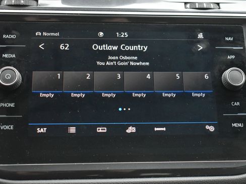 Used 2020 Volkswagen Tiguan SEL image 29