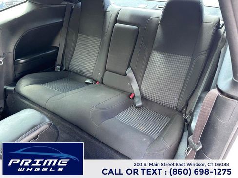 Used 2015 Dodge Challenger SXT RWD image 14