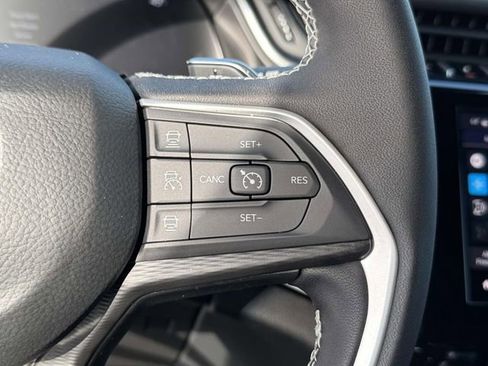 New 2025 Jeep Grand Cherokee L Altitude image 9