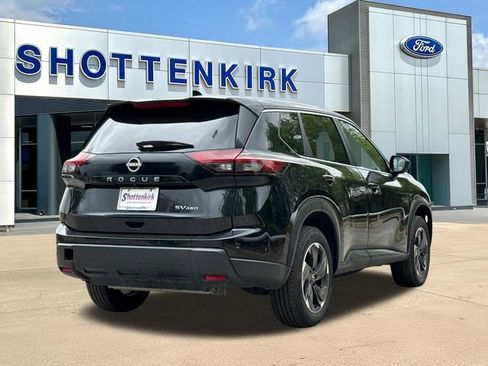 Used 2024 Nissan Rogue SV image 7