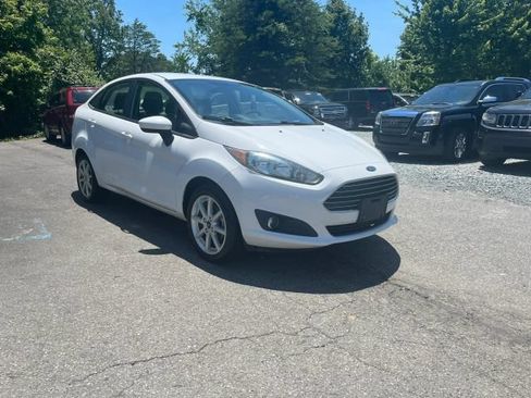 Used 2019 Ford Fiesta SE w/ Equipment Group 201A FWD image 6