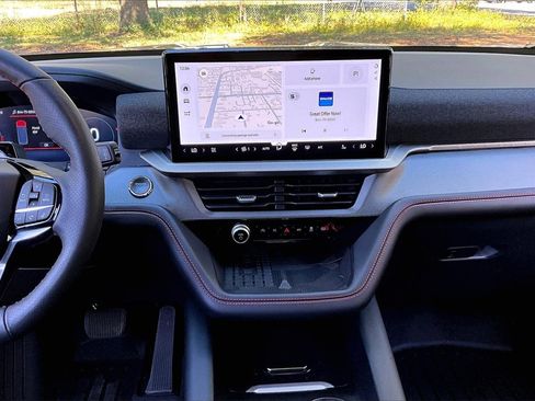 Used 2025 Ford Explorer ST image 9