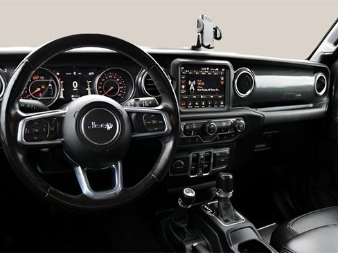 Used 2020 Jeep Wrangler Unlimited Sahara image 14