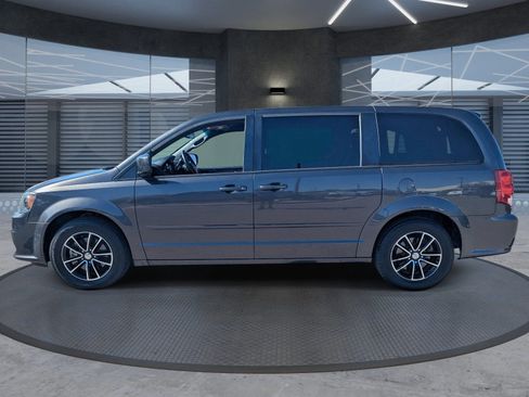 Used 2016 Dodge Grand Caravan SE FWD image 3