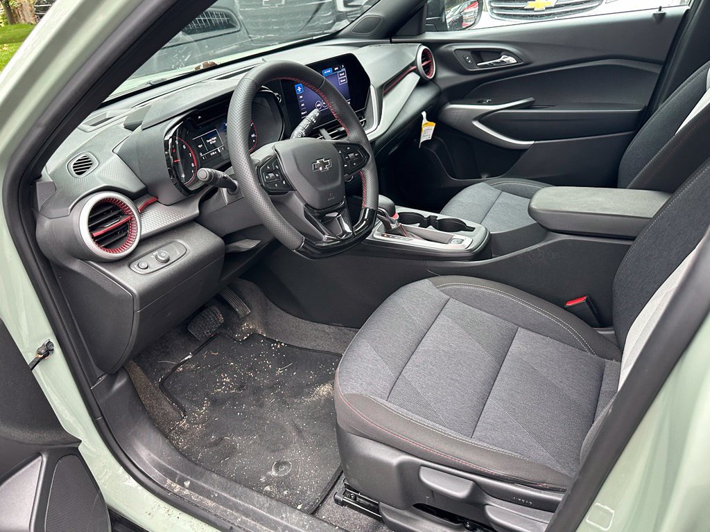 Used 2024 Chevrolet Trax RS FWD image 10