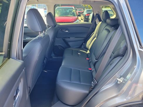 Certified 2025 Nissan Rogue SL FWD image 16