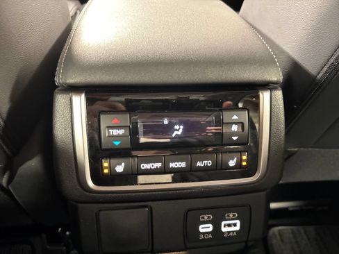 Used 2023 Subaru Ascent Limited w/ Technology Package AWD/4WD image 21