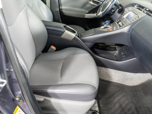 Used 2015 Toyota Prius Four FWD image 8