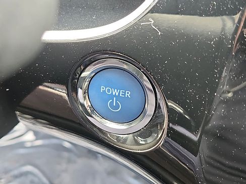 Certified 2022 Toyota Prius LE image 23