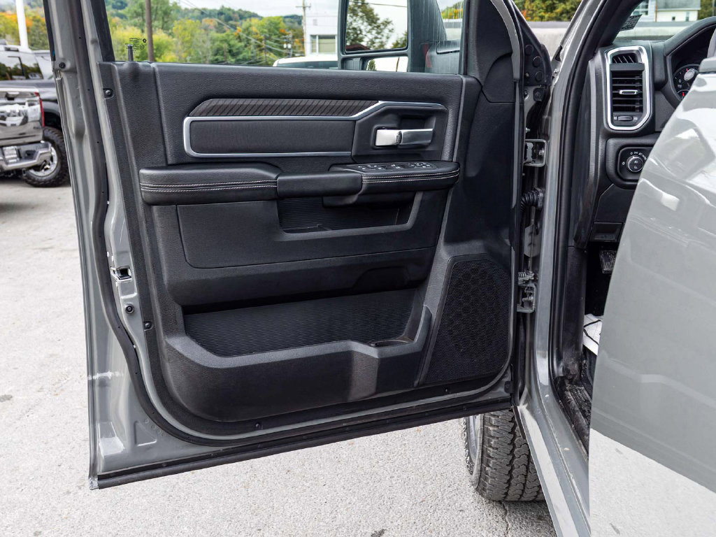 New 2026 RAM 3500 Big Horn AWD/4WD image 11