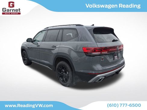 New 2026 Volkswagen Atlas Peak Edition image 3