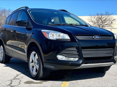 Used 2016 Ford Escape SE w/ Equipment Group 201A image 3