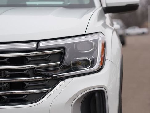 Used 2025 Volkswagen Atlas SE image 10