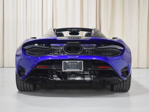 Used 2024 McLaren 750S Spider RWD image 15