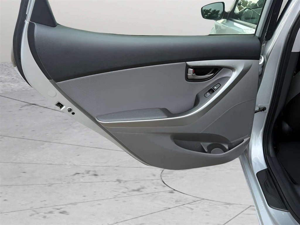 Used 2012 Hyundai Elantra Limited FWD image 17