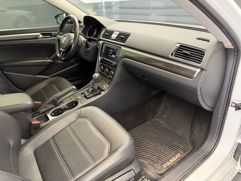 Used 2018 Volkswagen Passat 2.0T SE image 50