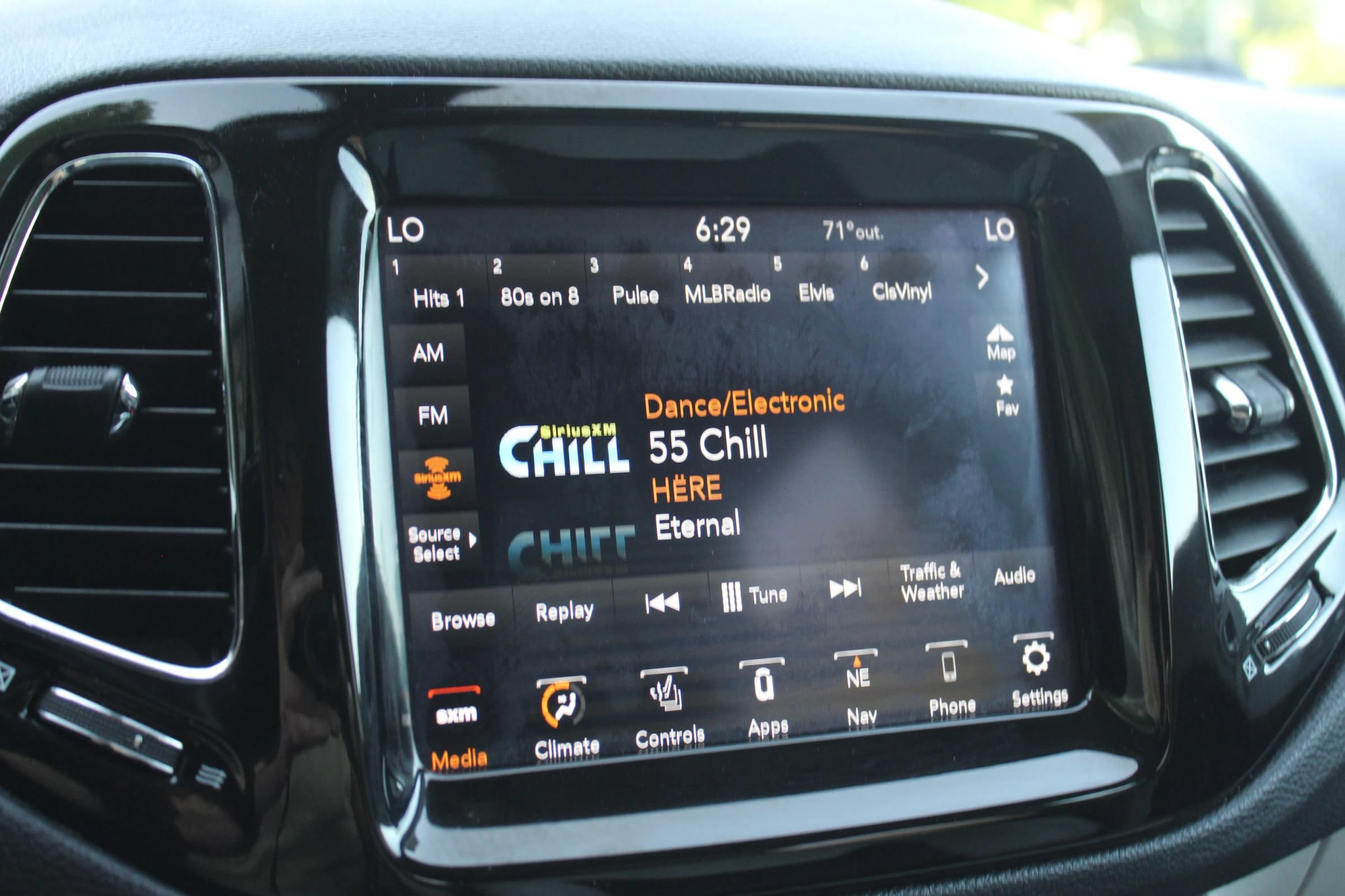 Used 2018 Jeep Compass Limited w/ Navigation Group AWD/4WD image 34