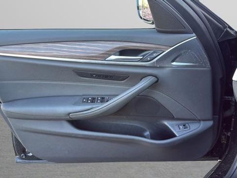 Used 2023 BMW 530i w/ Convenience Package image 11