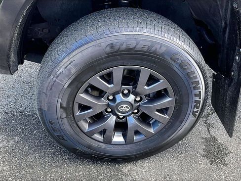 Used 2023 Toyota Tacoma SR5 AWD/4WD image 7