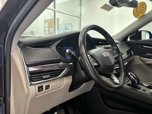 Certified 2022 Cadillac XT4 Luxury image 11