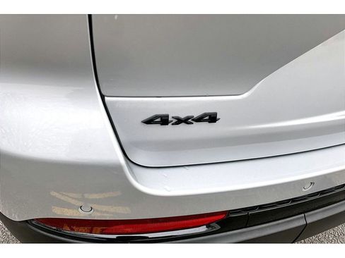 Used 2024 Jeep Grand Cherokee Altitude image 9