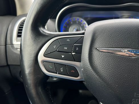 Used 2018 Chrysler 300 Touring w/ Chrome Appearance Package image 21