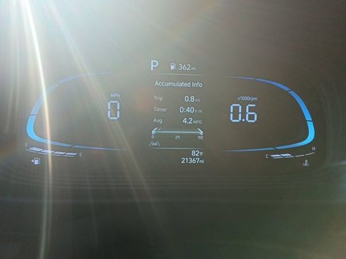 Used 2025 Hyundai Venue SEL FWD image 2