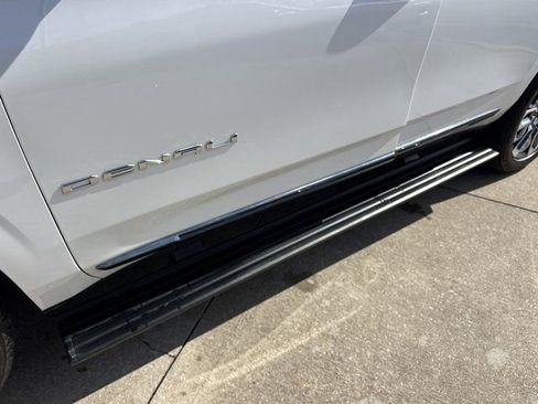 Used 2023 GMC Yukon Denali Ultimate image 17