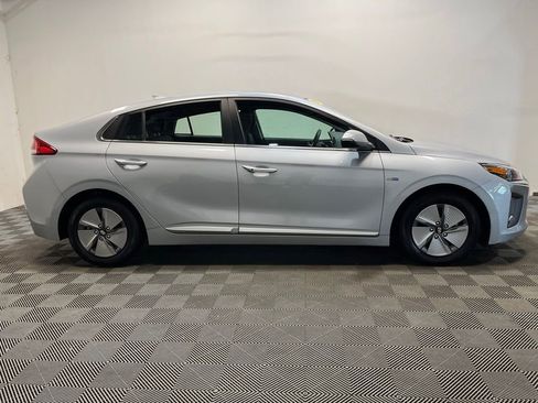 Used 2020 Hyundai Ioniq SE FWD image 4