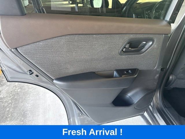 Used 2023 Nissan Rogue S FWD image 13