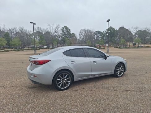 Used 2018 MAZDA MAZDA3 Touring image 9