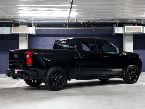 Used 2024 Chevrolet Silverado 1500 High Country w/ Midnight Edition AWD/4WD image 3