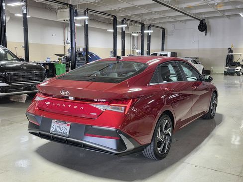 Certified 2025 Hyundai Elantra Limited image 7