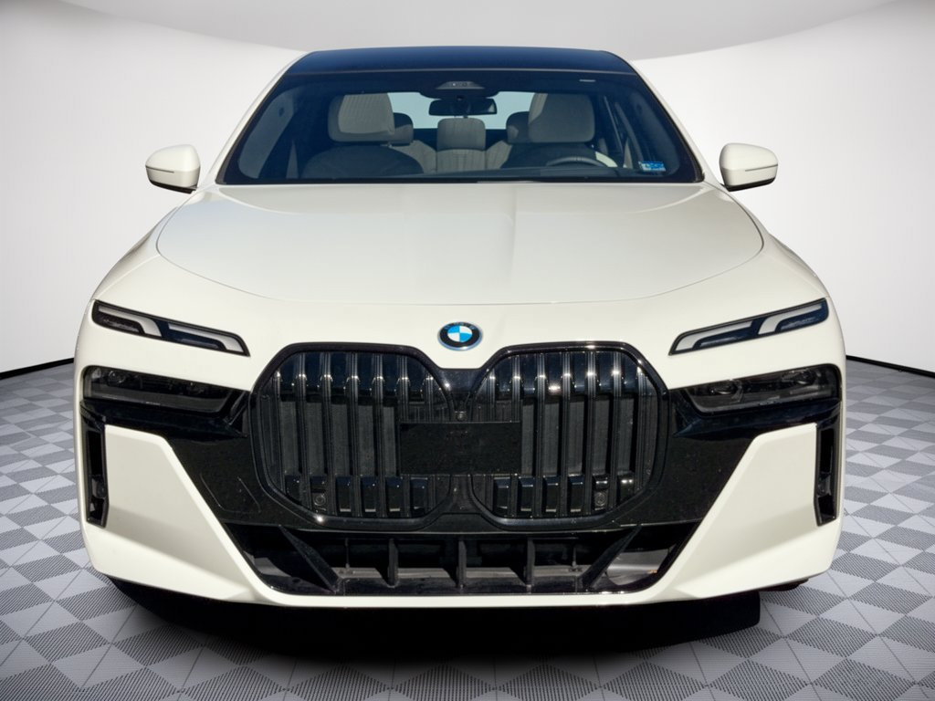 Used 2024 BMW i7 xDrive60 w/ Premium Package AWD/4WD image 6