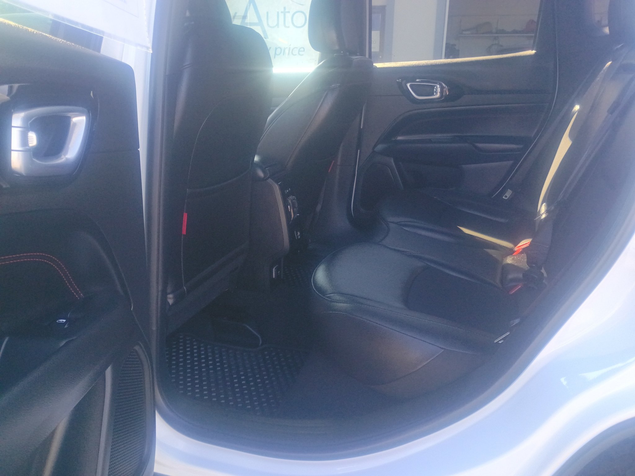 Used 2025 Jeep Compass Trailhawk AWD/4WD image 11