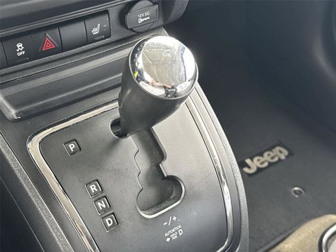 Used 2016 Jeep Patriot Latitude AWD/4WD image 19